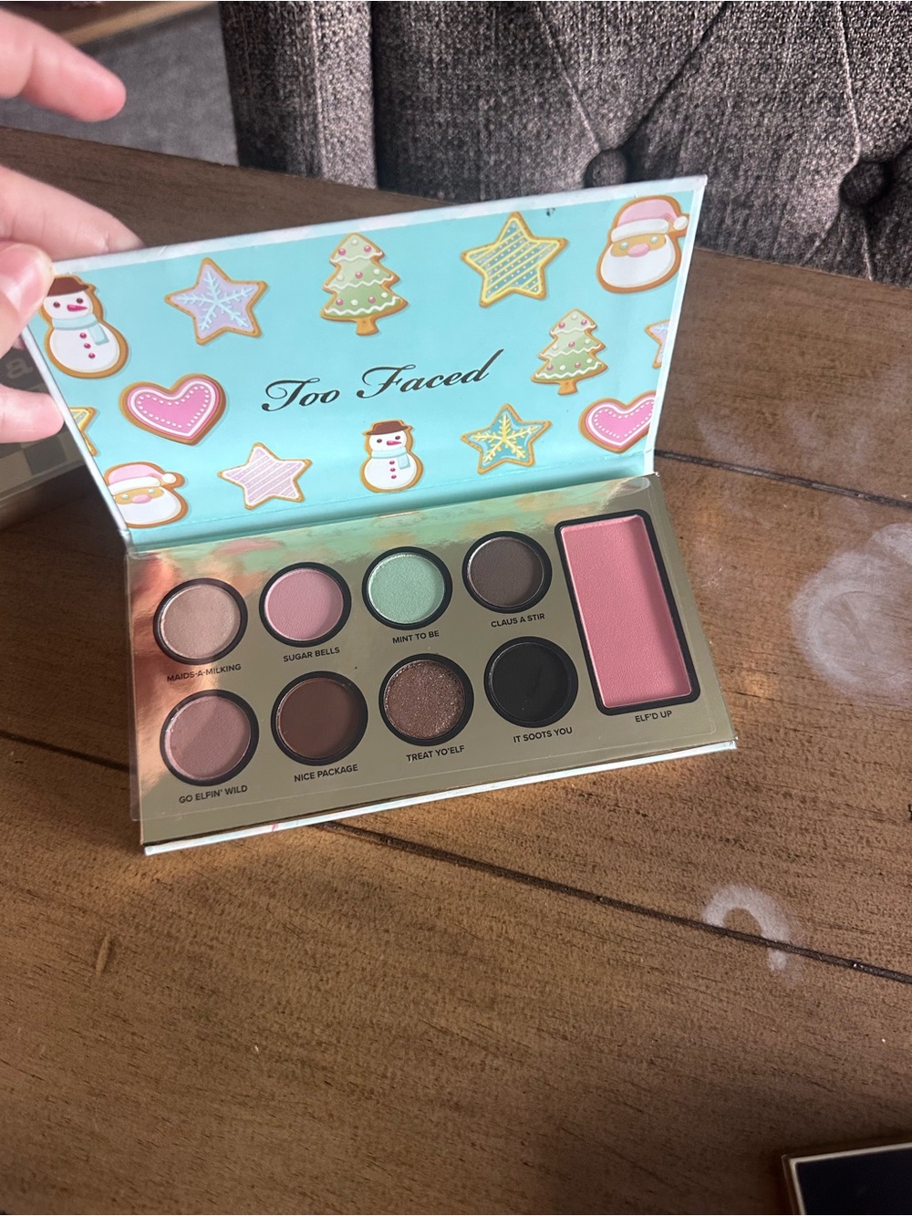 Too faced eyeshadow pallet - Picture 2 of 2